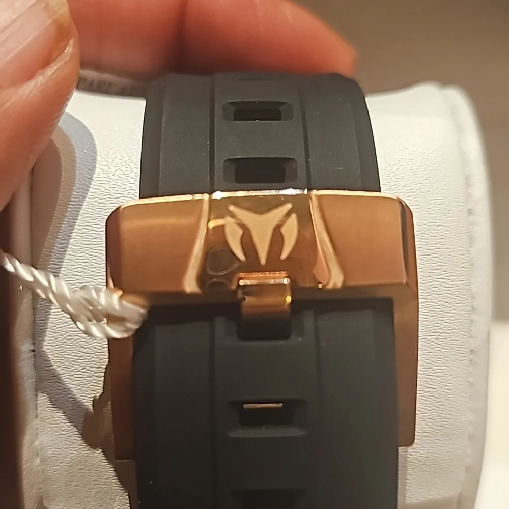 TechnoMarine Women's Rose gold watch - Picture 9 of 17